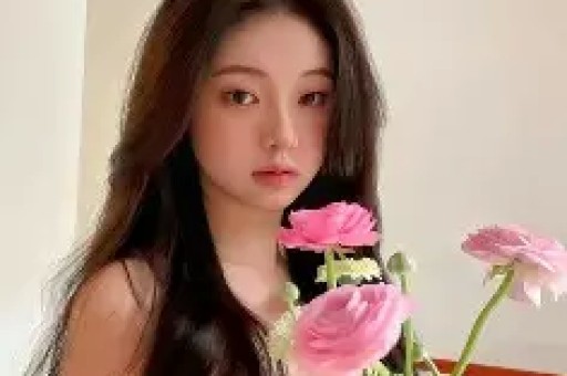 强吻紫薇遭封杀退圈昔日尔康在东北种大米捐两万斤震撼全网。